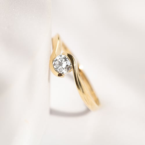 Klassischer Verlobungsring mit Diamant Yadu
