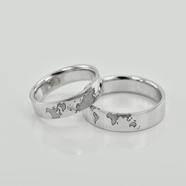 Platin-Trauringe mit Gravur der Kontinente und Diamant Zeoni 76588