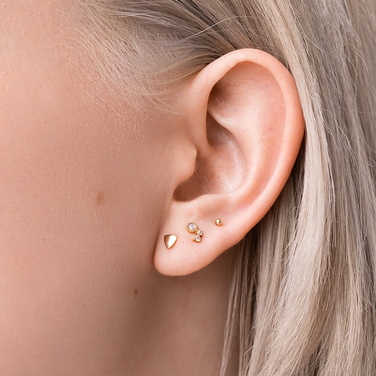 Goldene Ohrstecker mit Opalen und Saphiren Meadow 127864