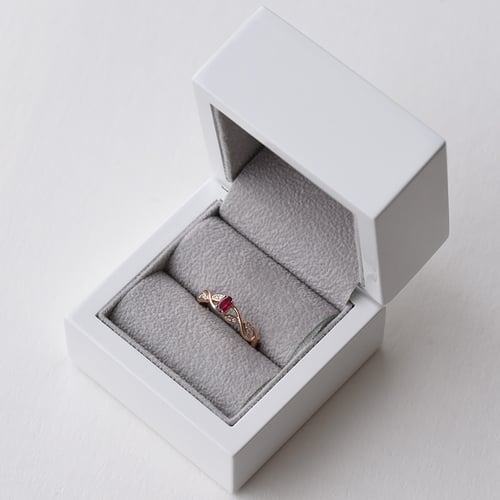 Goldener Rubinring mit Diamanten Ada