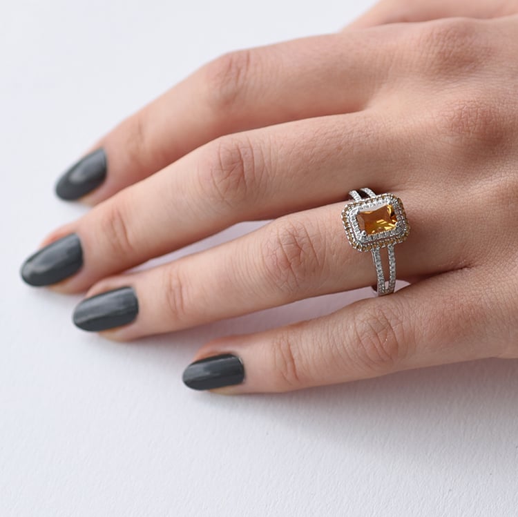 Diamantring mit Citrin auf dem Hand 61838