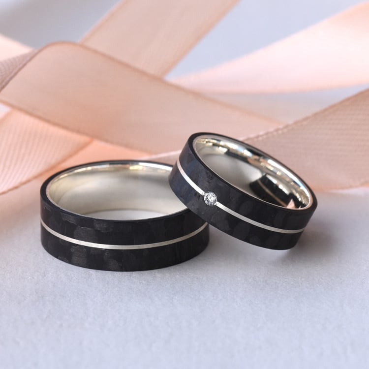 Flache Carbon Trauringe aus Gold mit Diamant Semaiah 77692