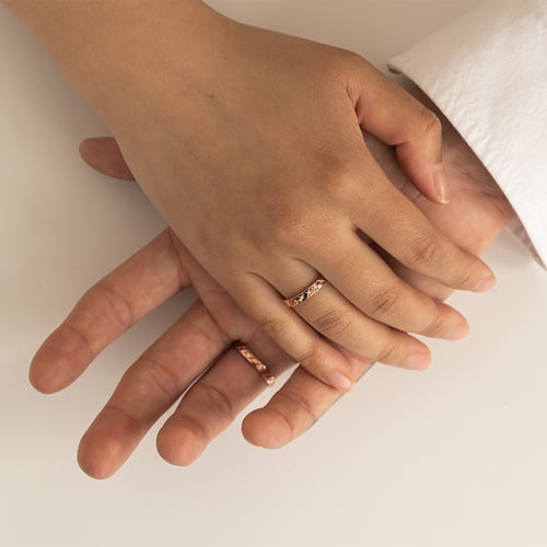 Atypische goldene Trauringe mit Diamanten Myron