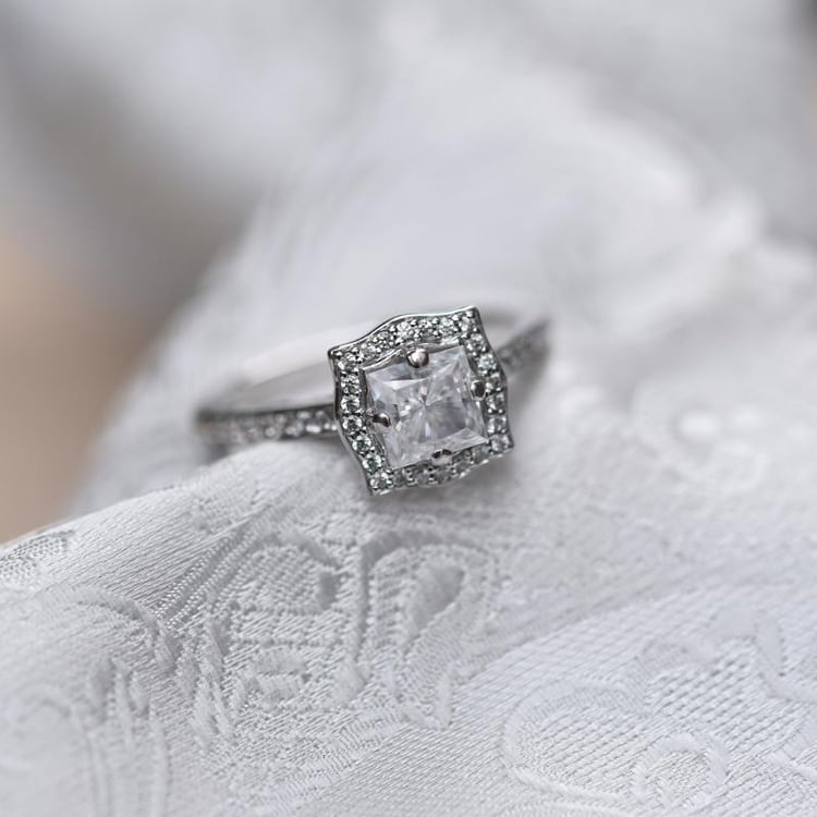 Goldring mit Diamanten 49597