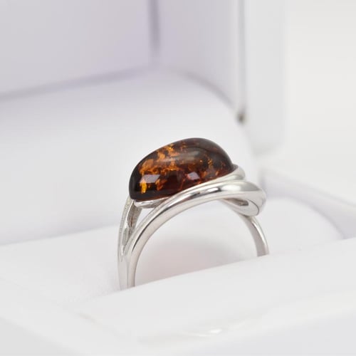Silberner Ring mit Bernstein Wasily