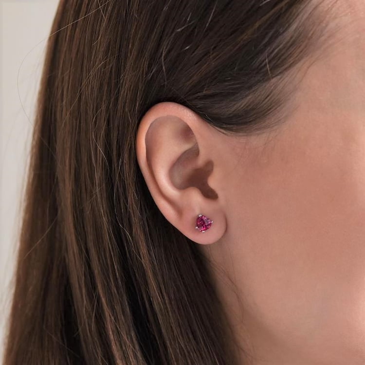 Traumhafte Ohrstecker aus 585 Gold mit Rubinen in Herzform Kaciah 105155