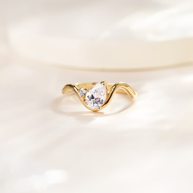 Verlobungsring mit tropfenförmigem Lab Grown Diamanten 154949