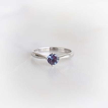 Solitär-Ring mit Alexandrit Mahiya