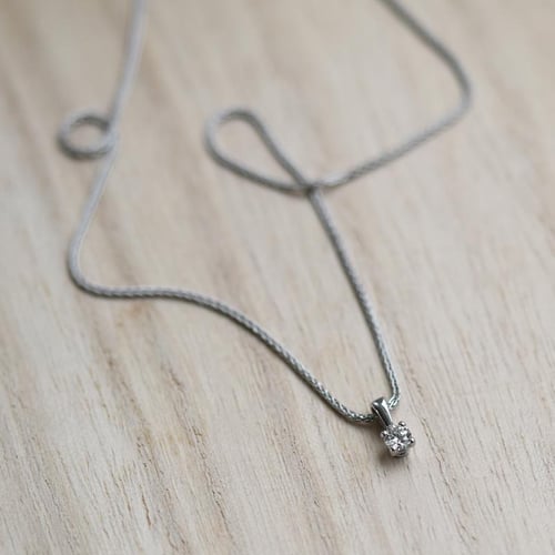 Anhänger aus Platin mit Diamant Semtte