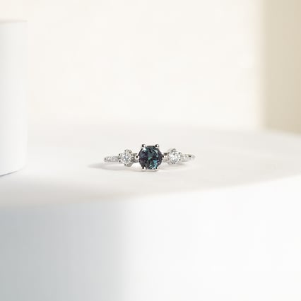 Verlobungsring mit Lab Grown Alexandrit und Diamanten Willa