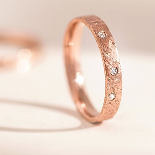 Extravagante Trauringe aus Gold mit Diamanten Alexis