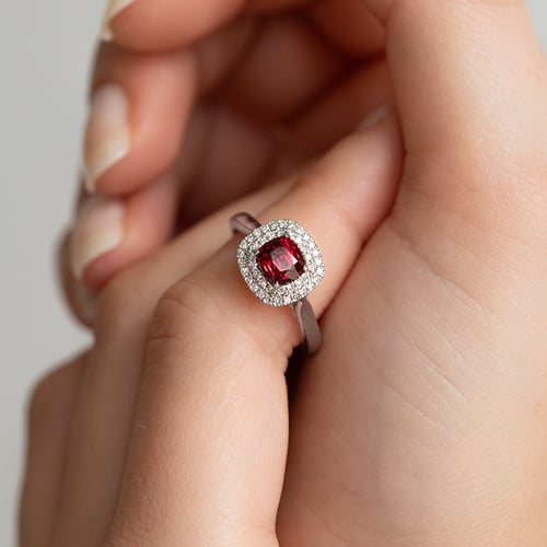 Luxuriöser Goldring mit Spinell und Diamanten Charmaine