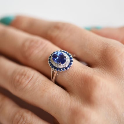 Goldener Tansanitring mit Diamanten und Saphir Mamisi