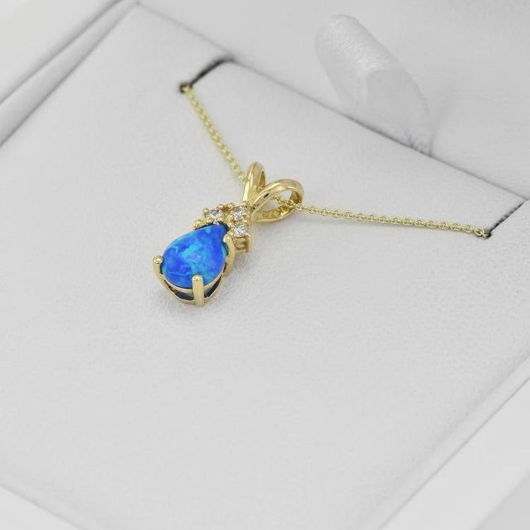 Goldener Anhänger mit bluem Opal und Diamanten Electrah 37874