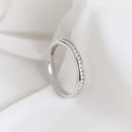 Eheringe mit Eternity-Ring mit Diamanten Oliviero