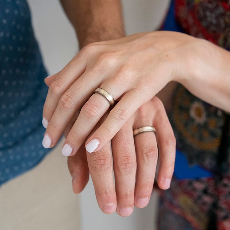 Eheringe aus Titan und Gold Connor 107535