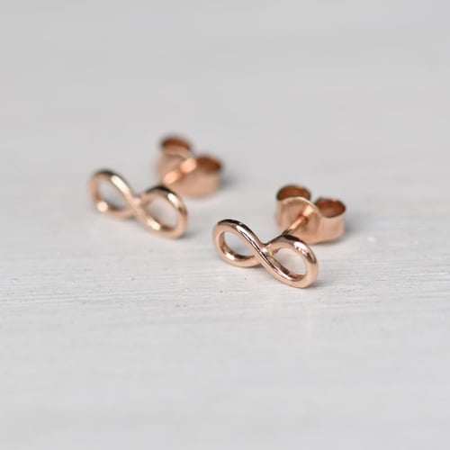 Schmuckset aus Gold mit Unendlichkeitszeichen Infinity