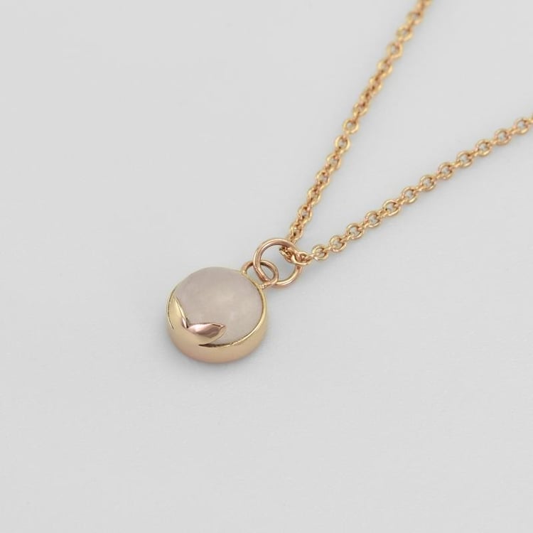 Goldene Halskette mit Rosenquartz 50543