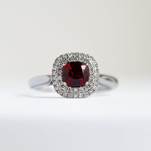 Luxuriöser Goldring mit Spinell und Diamanten Charmaine
