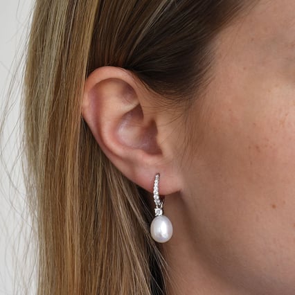 Silberne Ohrringe mit Perlen und Zirkonia Fauna