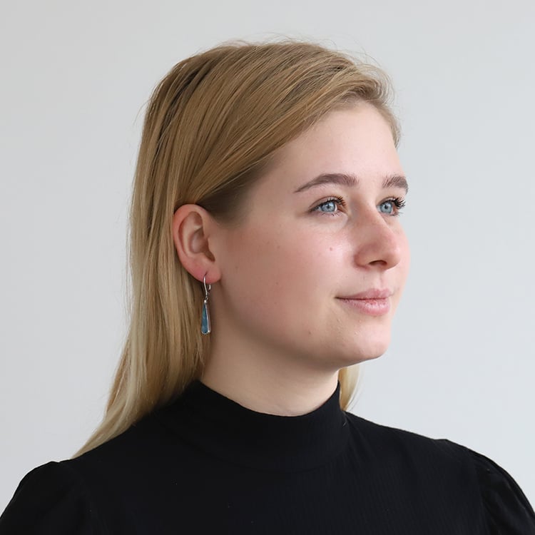 Goldene Hängeohrringe mit blauen Opalen und Diamanten Wilma 73840