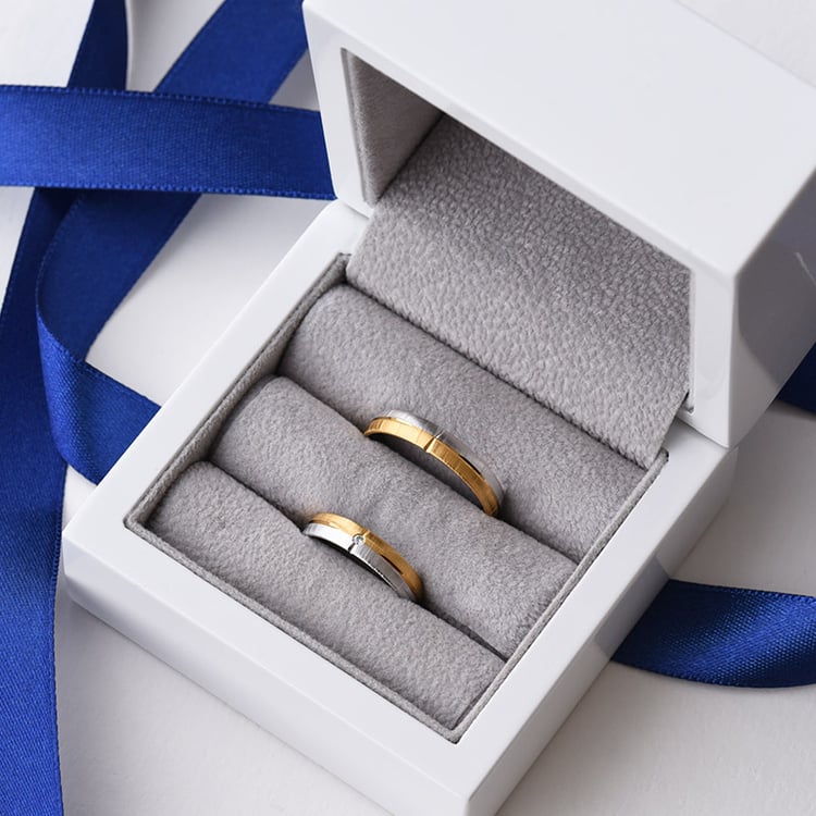 Dezente Eheringe mit einem Diamanten Sarika 77289