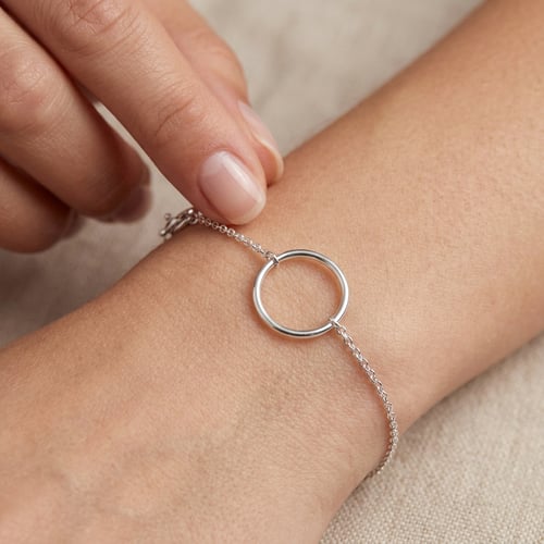 Minimalistisches Armband aus Gold Karma