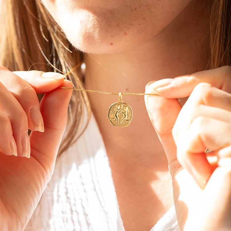 Silberanhänger mit Symbolen des Tierkreiszeichens 145595