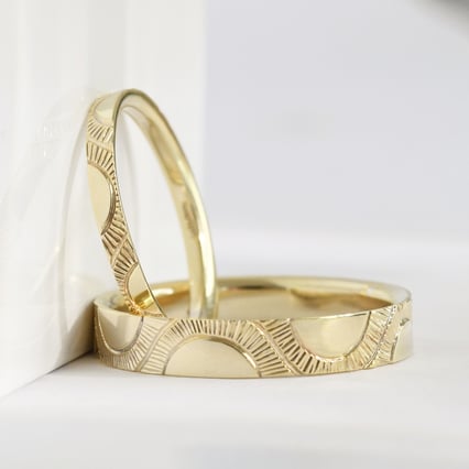 Eheringe mit der Gravur von Sonnenmotiven Villa