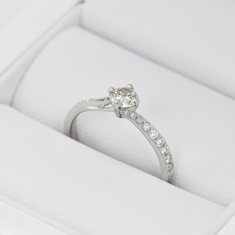 Verlobungsring mit Diamanten 23083