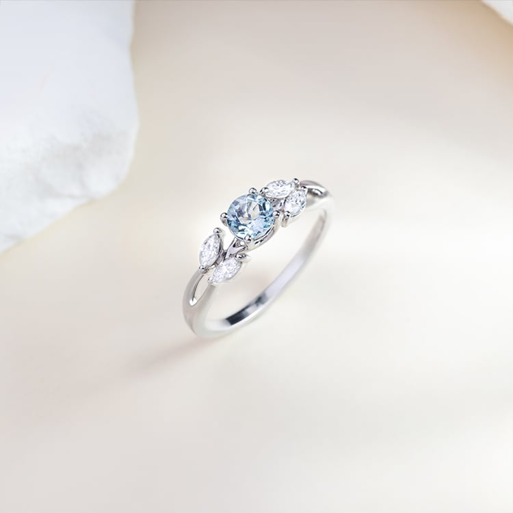 Verlobungsring mit Aquamarin und Moissaniten Halym 150493