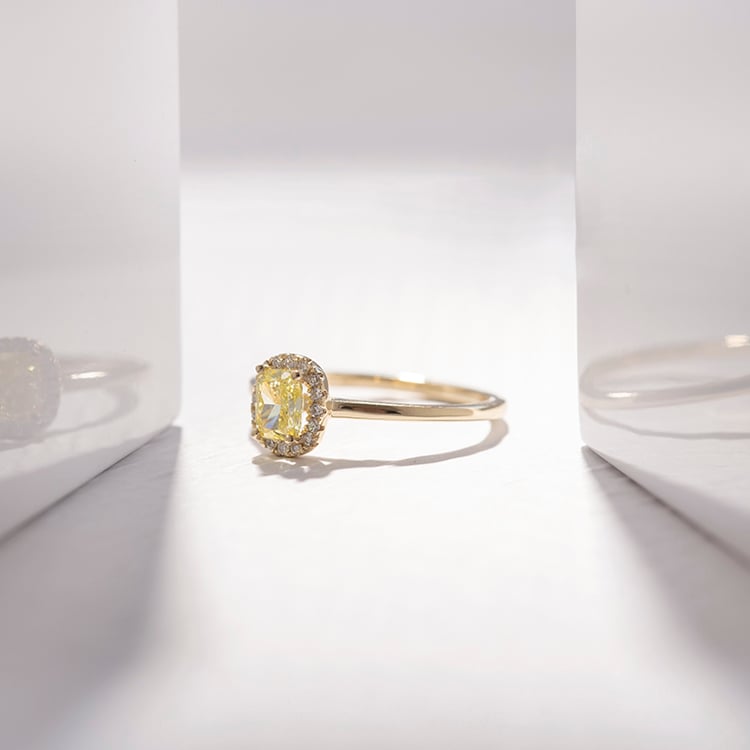Verlobungsring mit einem IGI zertifizierten 0.46 ct gelben Lab Grown Diamanten Eduta 111360