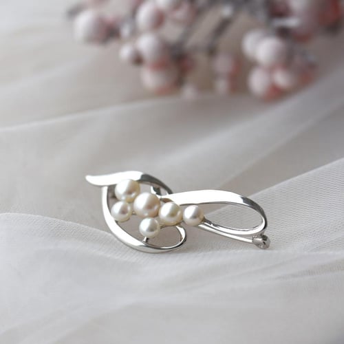 Elegante Brosche mit Perle Averli