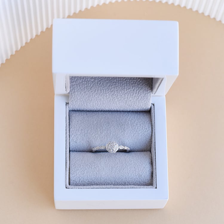 Elegantes goldenes Schmuckset mit Lab Grown Diamanten Ameena 95809