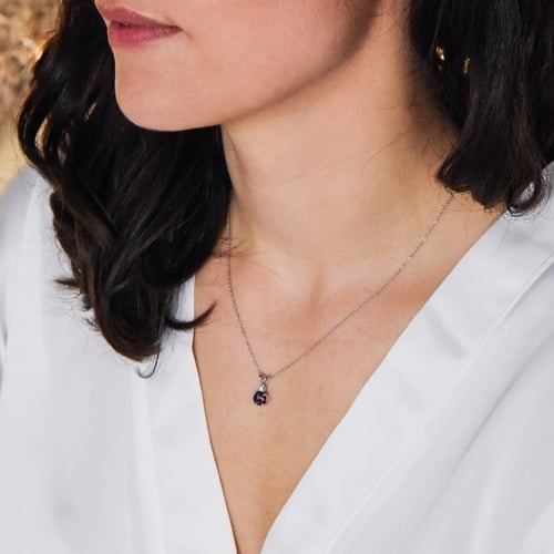 Anhänger mit schwarzem Round-Opal und Diamant Emolyna