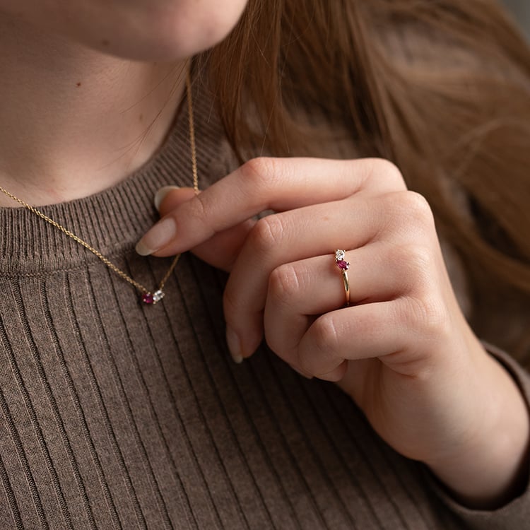 Toi et Moi Ring mit Rubin und Lab Grown Diamant Caro 134818