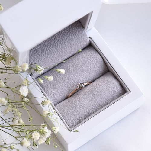 Zarter Ring mit Salt and Pepper Diamant Marine