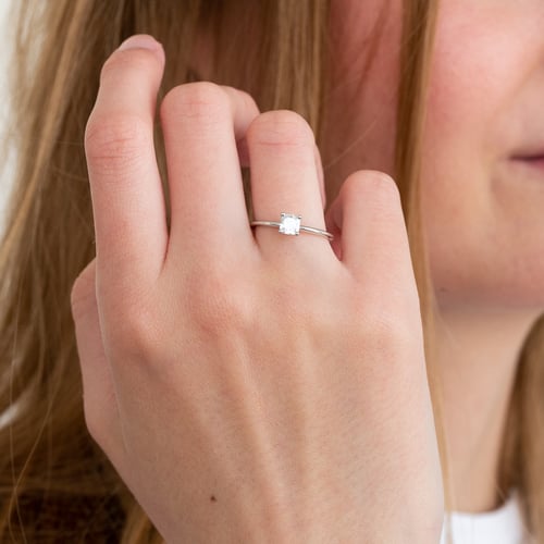 Verlobungsring mit einem Lab Grown Diamanten in Kissenform Macey