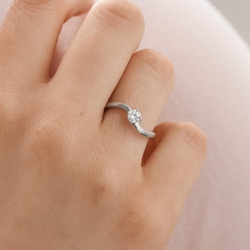 Atypischer Verlobungsring mit Lab Grown Diamant Livia