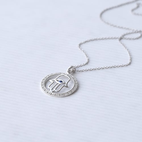 Anhänger in Form einer Hand mit Saphir Hamsa