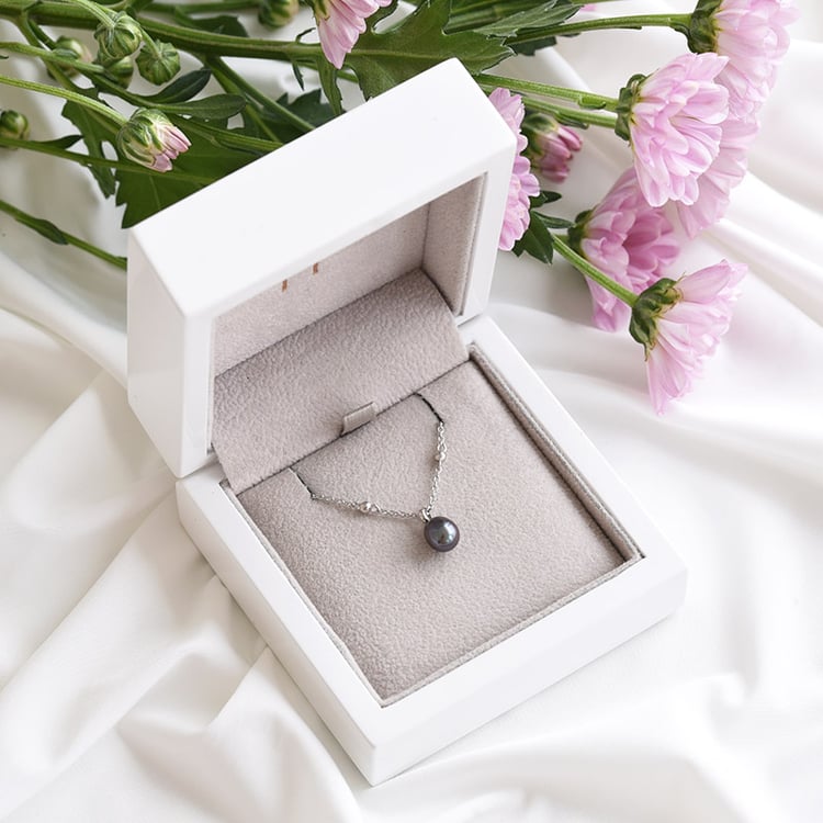 Elegante Kette mit schwarzer Perle Marta 83570