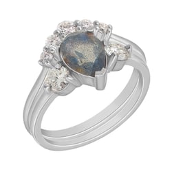 Set von Ringen aus Gold mit Labradorit und Moissaniten Bechet