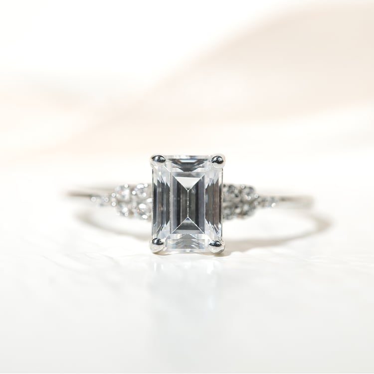 Verlobungsring mit einem Diamanten in Emerald-Form Adva 127104