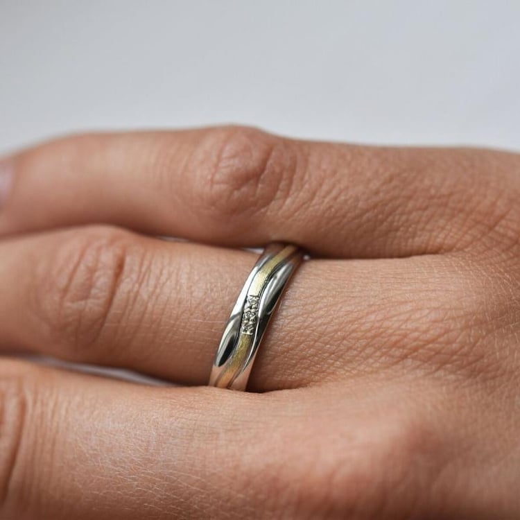 Mehrfarbige Eheringe aus Gold mit Diamanten 28737