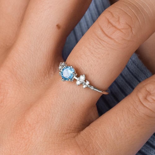 Verlobungsring mit Schweizer Topas und Diamanten Olha