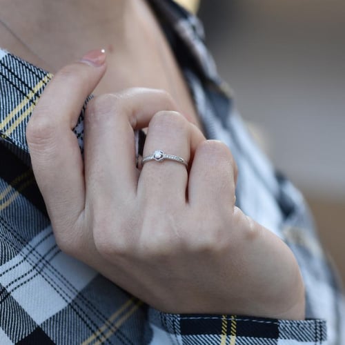 Silberner Ring mit seitlichen Lab Grown Diamanten Plautine