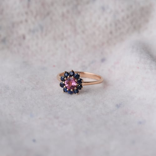 Goldring mit Turmalin und Saphiren Rohini