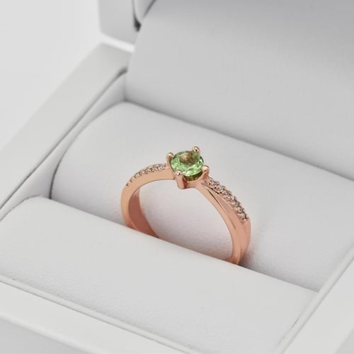 Goldring mit Tsavorit und Diamanten Sewyn