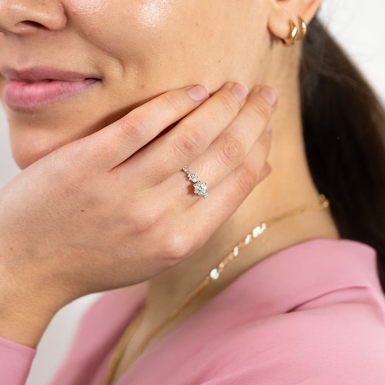 Romantischer Verlobungsring mit Lab Grown Diamanten Therese 150253