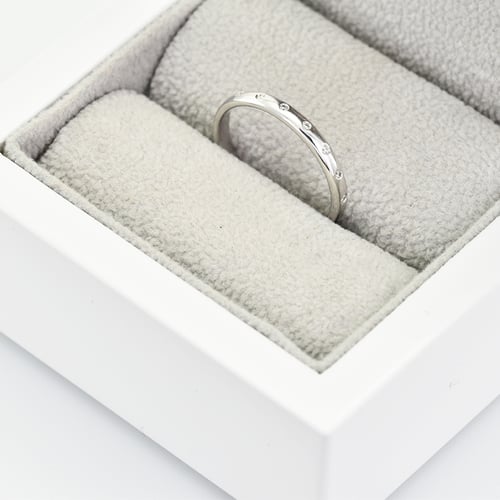 Goldene Eternity Trauringe mit Diamanten Miomi